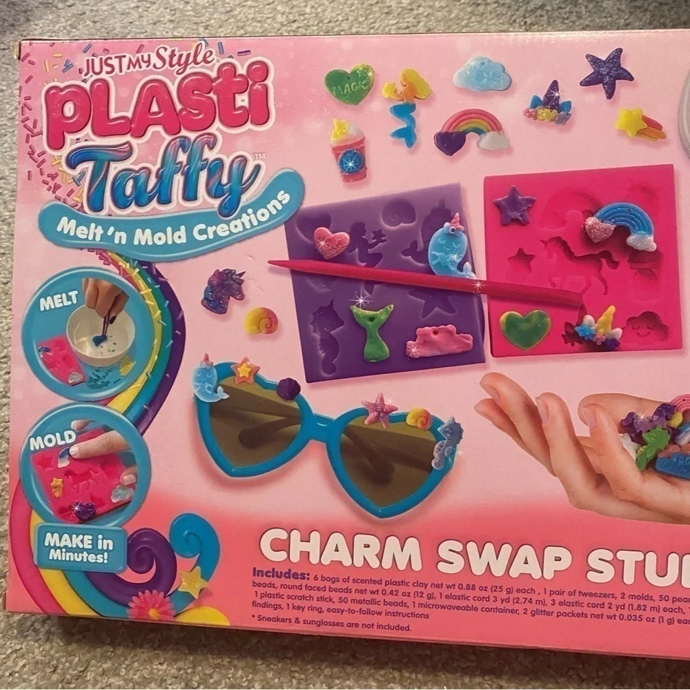 Plasti Taffy Melt n’ Mold Creations Charm Swap Studio NEW Craft